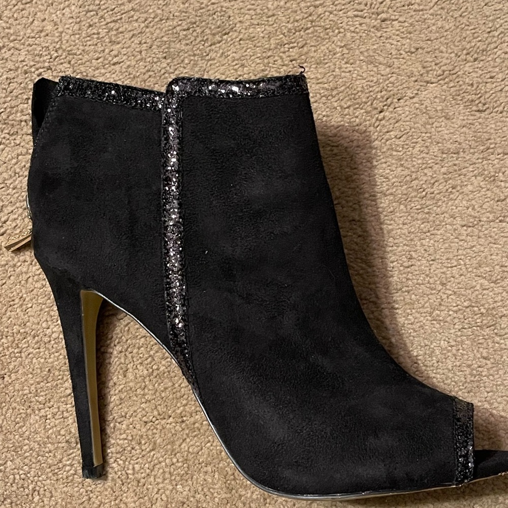 BEBE Adalyyn Open Toe Bootie. Size 10